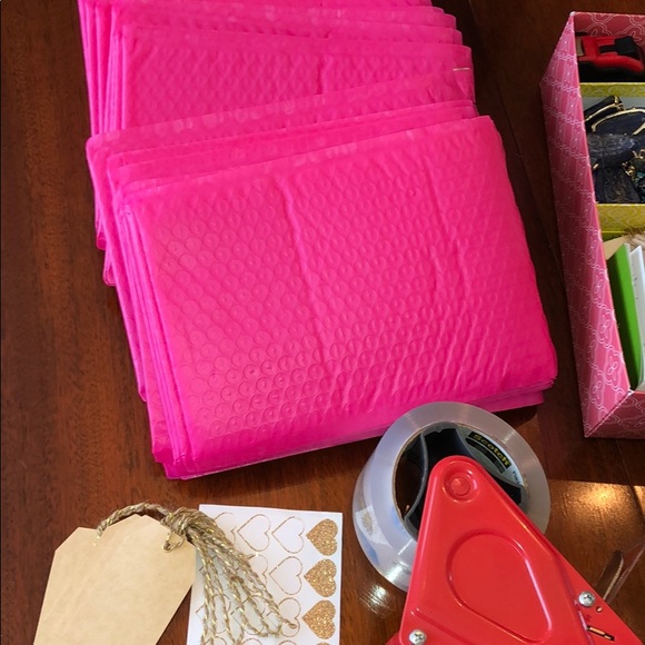 🤍💕JUST GOT NEW SHIPPING SUPPLIES IN💕🤍 - Picture 1 of 1